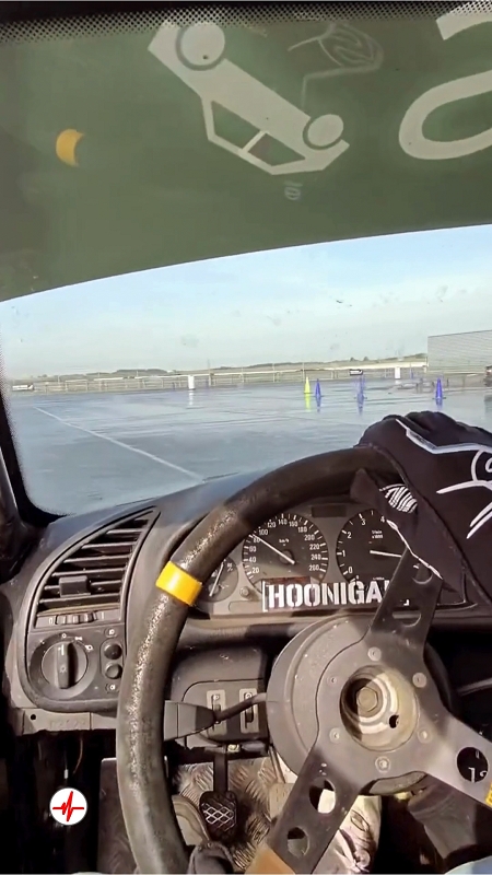 Stage de Pilotage avec Cascadeur Professionnel au Circuit de la Ferté-Gaucher